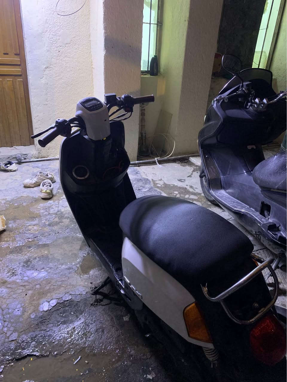 بوليس مكينه مكفوله
كلشي مابيه بس
القفل مال جنطه ميتشغل
الجاملغ الامامي والكلوب الامامي مكسورات
450 وبيها مجال
بغداد الوزيريه
*********** بغداد, العراق
