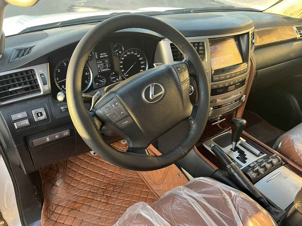 لكزز 2014  🔴 بريميه  🔴 .
رقم مميز بلاش مع السياره

المحرك 5700 

عداد المسافة : 200 الف كيلو

اللون : ابيض .

لون الداخل : مشمشي .

الضرر :  مكفوله من الصبغ ولفتح بيها بارد بسيط ما مبين بلعين.

السعر 395 $$ورقه ماكو هجي سعر نازل بسعرها اريد ابيع

 - المواصفات :

- فور ويل 

- ⁠داخل مشمشي مميز 

- ⁠منضومة زنون بلاديه

- ⁠ايرباكات عدد 8

- ⁠كشنات كهرباء 4 دكم

- ⁠شاشة بلادي كبيرة

- ⁠سلايد روف فتحة سقف

- ⁠كشنات جلد لون قرميدي المميز

- زراكات لايت + حساسات 

- ⁠كاميرات

- ⁠بصمة و تشغيل عن بعد

- ⁠تحكمات ستيرن

- ⁠ثلاجه +شحن لاسلكي 

- ⁠تبريد مركز

-جكات جوبلس 

مواصفات الكزز معروفه

- تشغيل عن بعد

العنوان بغداد البلديات 

للاستفسار : ***********
