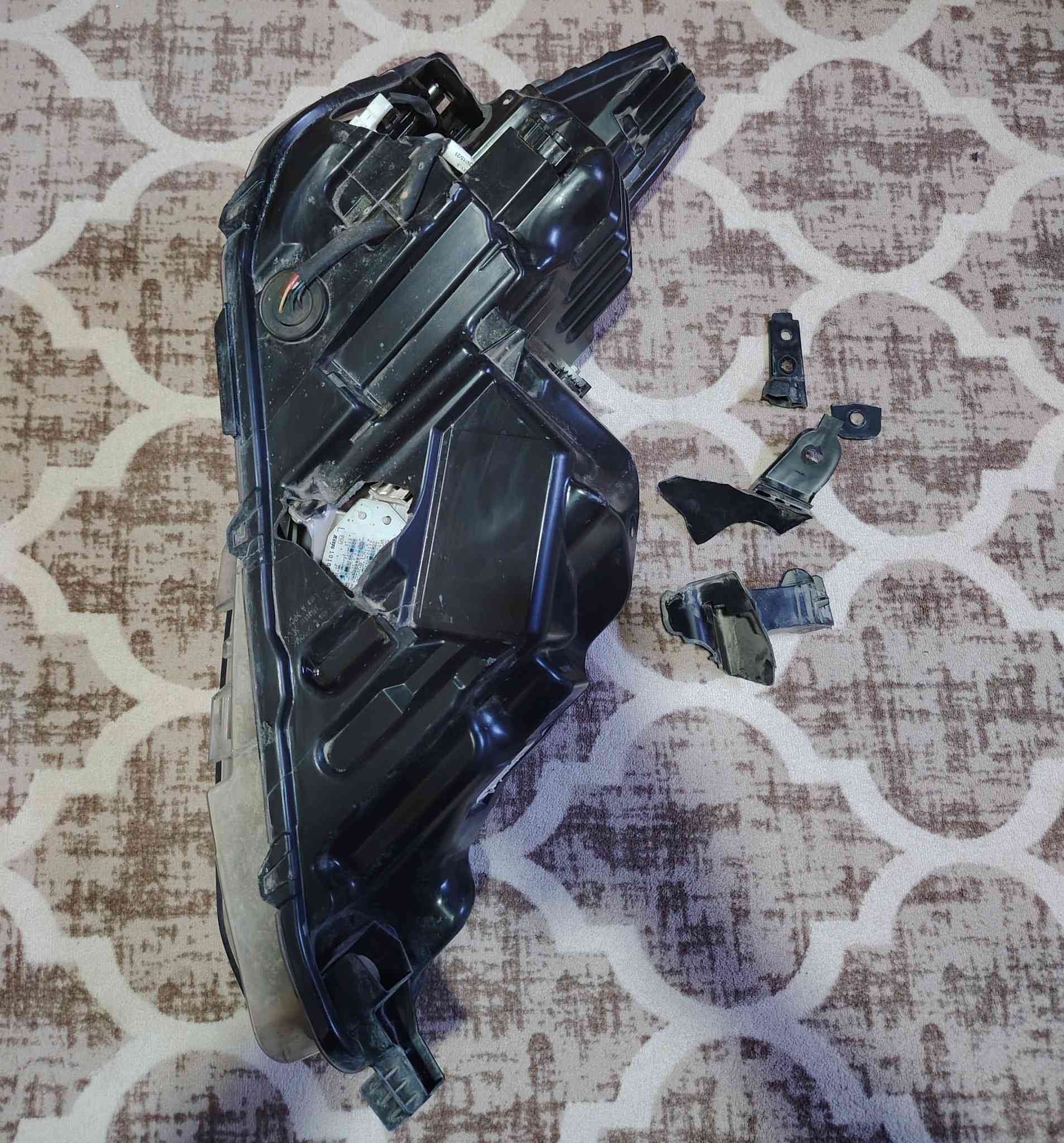 سلام علیكم 
زوج لایتات امامي نیسان التیما مودیل 2022 SV عدسه و لد الجهة السایق بلادي  ظهرها مكسوره یرادلها تبدیل جم قطعه مكسوره ویاها والجهة السكن تجاري بس بي زرف من جوه جام اثر برغي سریع ارید ابیعهم السعر 150 الف بي مجال .
*********** واتساب.
