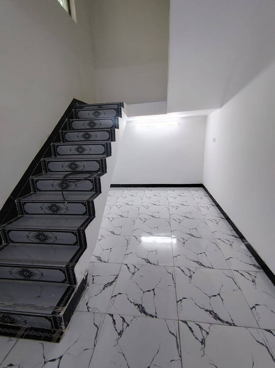 🏠 للبيع بيت طابق واحد (ركن)
📐 المساحة: 300 متر مربع
📄 جنس العقار: طابو صرف بأسمي
تفاصيل البيت:
عدد 2 غرف نوم
صالة
هول معزول
استقبال
حمامات عدد 2 (داخلي + خارجي)
📍 الموقع:
الصقلاوية – حي الشهداء
قريب من جامع عبد القادر الگيلاني
📞 للاستفسار والاتصال:
***********
***********
السعر (120) مليون بي مجال
