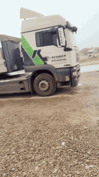 ئەم سيارة بۆ فرۆشتن فول مواصفات موديل 2004رقم *********** مكان كلار مكينه نجكتر  حجم 430
