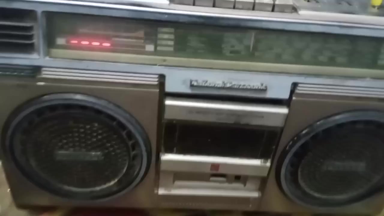 راديو مسجل دبل سماعه شغال راديو حاليا المسجل يشتغل مايطلع صوت اكو مشكله بالعازله تحتاج تنظيف نقص اريل وبعض الدكم حسب الصور والفيديو الموظح السعر 25 مع التوصيل


**إذا كنت صاحب هذا الإعلان وتريد حذفه لأي سبب، رجاءا أرسل رسالة إلى الدعم الفني**