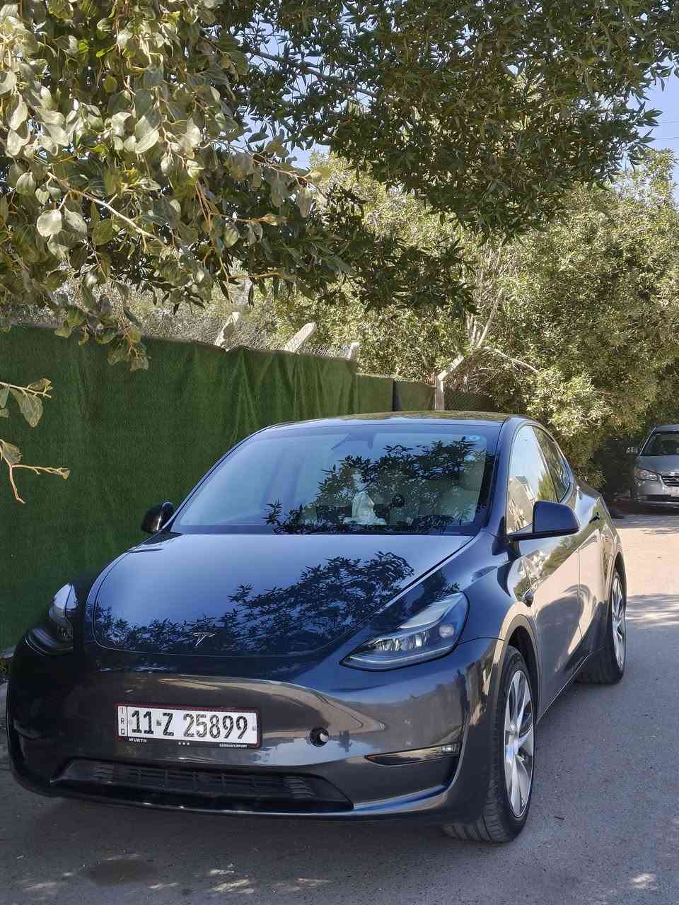 للبيع: Tesla Model Y 2023 - عائلية ومميزة جداً!
السيارة بحالة ممتازة وجاهزة للاستخدام، مع إضافات حصرية تجعلها فريدة من نوعها.
​✅ المواصفات الأساسية:
​الموديل: 2023.
​الممشى: 50,000 كم فقط.
​عدد المقاعد: 7 مقاعد (نسخة نادرة ومثالية للعوائل). 
الايرباكات كلها سليمة 
​الحالة: أونلاين (تستقبل تحديثات السوفتوير باستمرار).
​✨ الإضافات الخاصة (Custom Upgrades):
​ستيرن نص فرة (Yoke Steering Wheel): يعطيك شعور قيادة الطائرات ورؤية كاملة للطريق.
​شاشة خلفية إضافية: للتحكم بالتبريد والترفيه لركاب المقاعد الخلفية (إضافة مميزة جداً).
​💰 السعر:
​215 ورقة 
 للتواصل +964 771 197 2214  
بغداد الدورة


**إذا كنت صاحب هذا الإعلان وتريد حذفه لأي سبب، رجاءا أرسل رسالة إلى الدعم الفني**