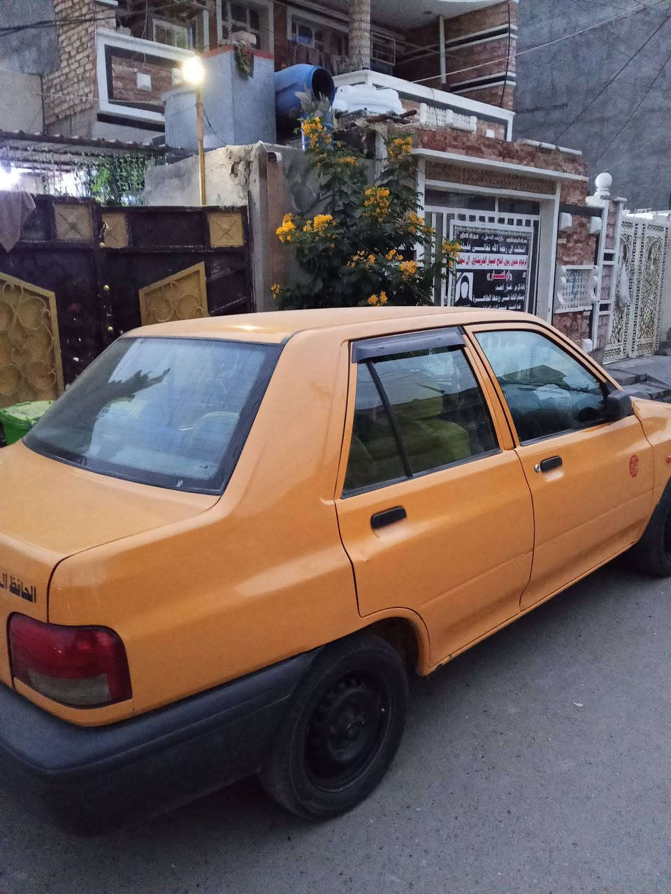 سلام عليكم سياره سايبه البيع موديل 2021 سياره خير من الله سياره جديده بيها  بس ضربه وره  شويه صبغ وره   سياره جاهزه السعر 48 بيها مجال الستفسار ***********
