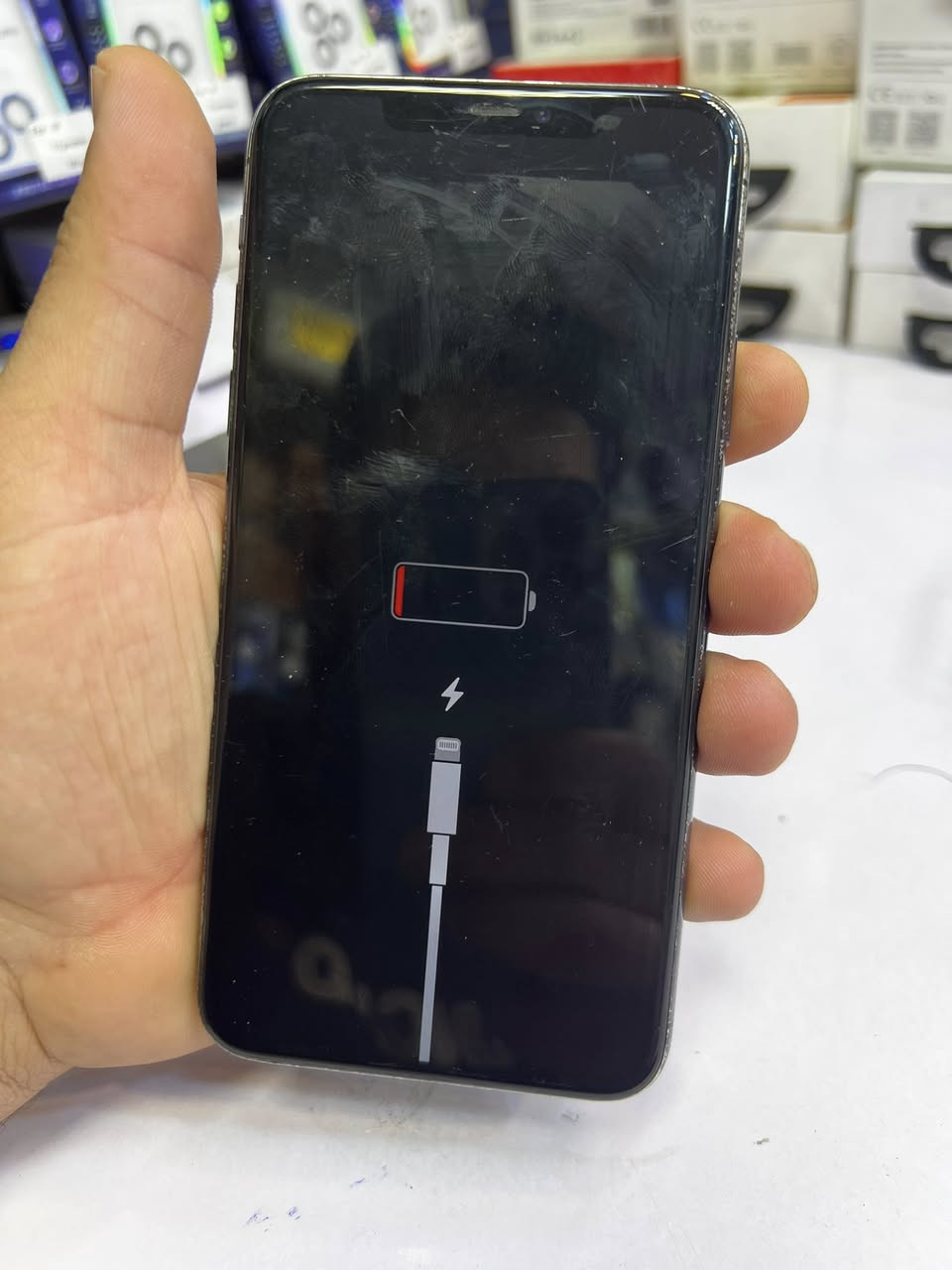 ١١ برو ماكس مامبدل بي اي شي بي شوية نكرشة بلشاصي كلة بلادي سعرة ٣٠٠ قفل ***********
