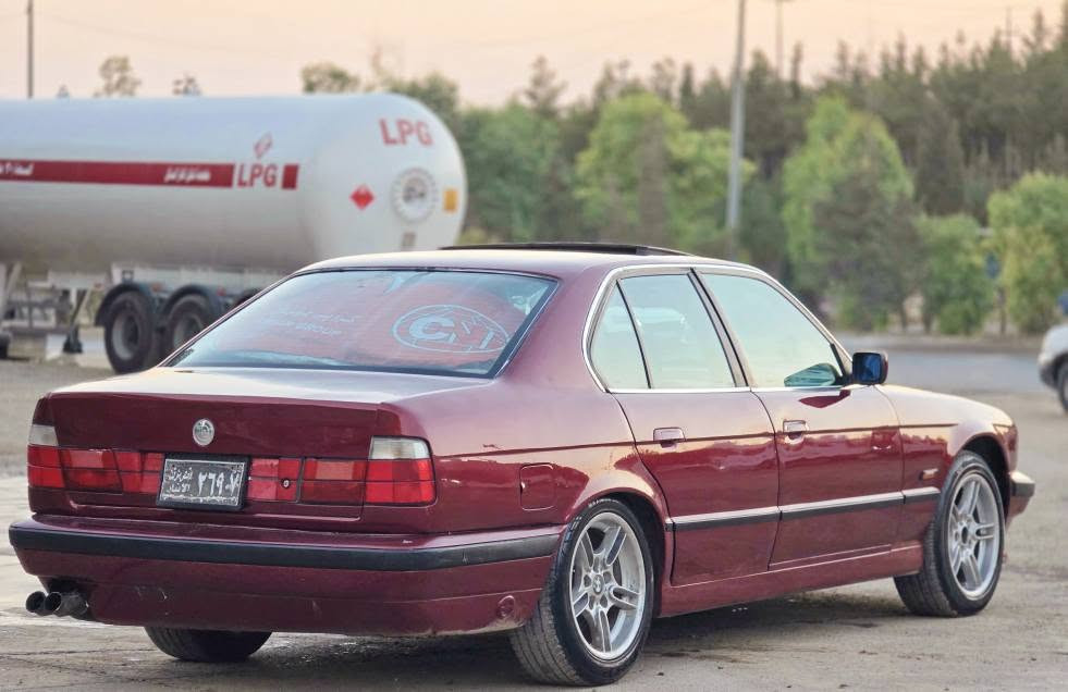 سەرەتا بەناوی خوای گەورە  BMW مۆدێل 1993 ،525 گێڕ تۆماتیک ئاڕم پلاستیک سلێمانی .ڕەنگ ماڕۆنی
 فول فول موواسەفات
پێشپان سڵایت جام کارەبا
 بیلاد کووشن جلدوو هیتەر 
دەعمێکی پێشی هەیە 
کارەبای کامل مەزبووت هەموو شتی لەسەر شریکە ماوە 
چوار تایە و ویلی  تازەی لەسەرە 
دەشپوولوو بەرە دەرگای لۆکە 
ئاڕموو ئەوەلیات بەشەرت 

شوێنن : تەکێ نزیک بازیان 

سعری 32 گەڵاو مەجالێ برایانە
ژ.م ***********. وەسئاپو ڤایبەریشی لەسەرە السليمانية, العراق

