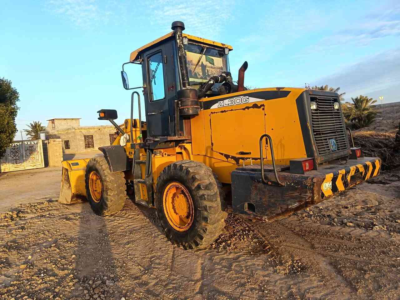 شفل زت لا موديل 2012 حجم ٣٠ جاهز للعمل مرقم وجاهز سعر ١٩٠ وبيه مجال للشراي رقم الهاتف ***********
