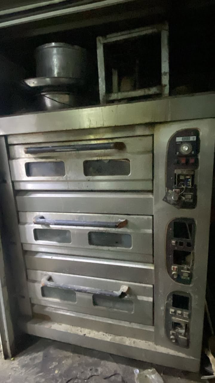 اغراض مطعم للبيع بيها النضيف وبيها الي يحتاج صيانة الشراي يتصل ويدلل بس البياع شراي ويكسر بيهن لا يتواصل ***********
