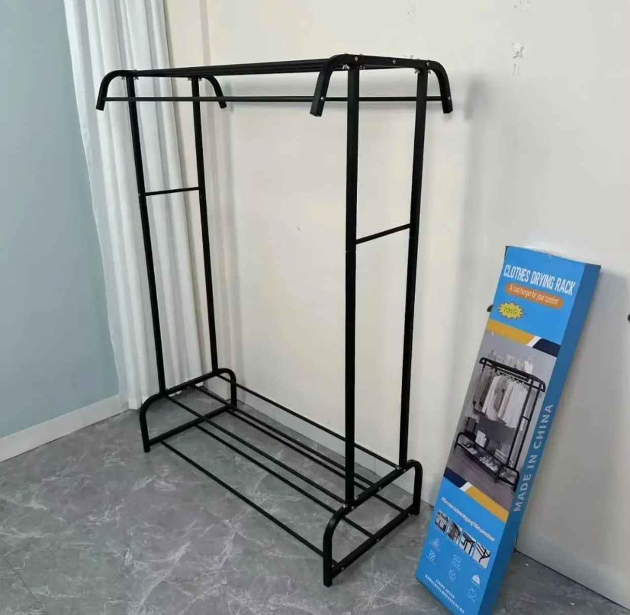 (ستاند ملابس) من النوع المزدوج الذي يستخدم لترتيب وتعليق الملابس وتوفير المساحة. 
قدرة التحمل: مصمم ليتحمل وزناً يصل إلى 50 كيلوغرام.
التصميم: يتميز بهيكل معدني متين يشتمل على قضيبين للتعليق (دبل رف) لتنظيم الملابس اليومية 
يوجد خدمة توصيل لجميع المحافظات بغداد, العراق


**إذا كنت صاحب هذا الإعلان وتريد حذفه لأي سبب، رجاءا أرسل رسالة إلى الدعم الفني**