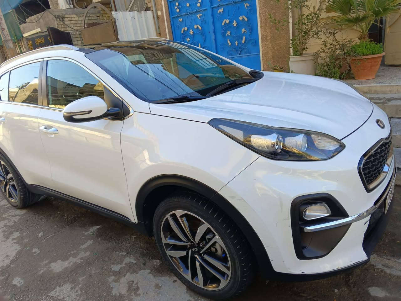 سلام عليكم اخوان كيا سبورتج موديل 21 خليجي بدون حادث وبدون صبغ مواصفات السياره بانوراما تبريد قطعتين شاشه حساس خلفي صندوق كهرباء ماشيه 52 الف استيراد خليجي خاص يجي العداد ميل مالتها سياره تخبل وجديدة مكاني الشعب رقم تلفون *********** السعر 210 قفل
