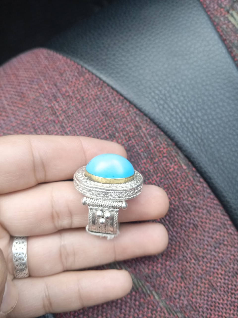 السلام عليكم.
محبس نيشابوري لبه صافيه صياغة يدويه تحفه وثگيل كلش مقاس 23.. السعر 150 الف ماعندي توصيل. بس صياغته تسوة اكثر من هل سعر .


**إذا كنت صاحب هذا الإعلان وتريد حذفه لأي سبب، رجاءا أرسل رسالة إلى الدعم الفني**