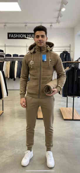 🔥 تراك رجالي أنيق وعصري 🔥
اختيارك المثالي للراحة والأناقة بنفس الوقت 👌

متوفر : ولادي - شبابي - رجالي 

✔️ قماش مريح وجودة عالية
✔️ تصميم شبابي يلبق بكل الأوقات
✔️ مناسب للطلعات والاستخدام اليومي

📍 مجمع بركات الرحمن
العنوان: الديوانية – الإسكان – داخل فرع مكتب الحياة

📞 للاستفسار: ***********
