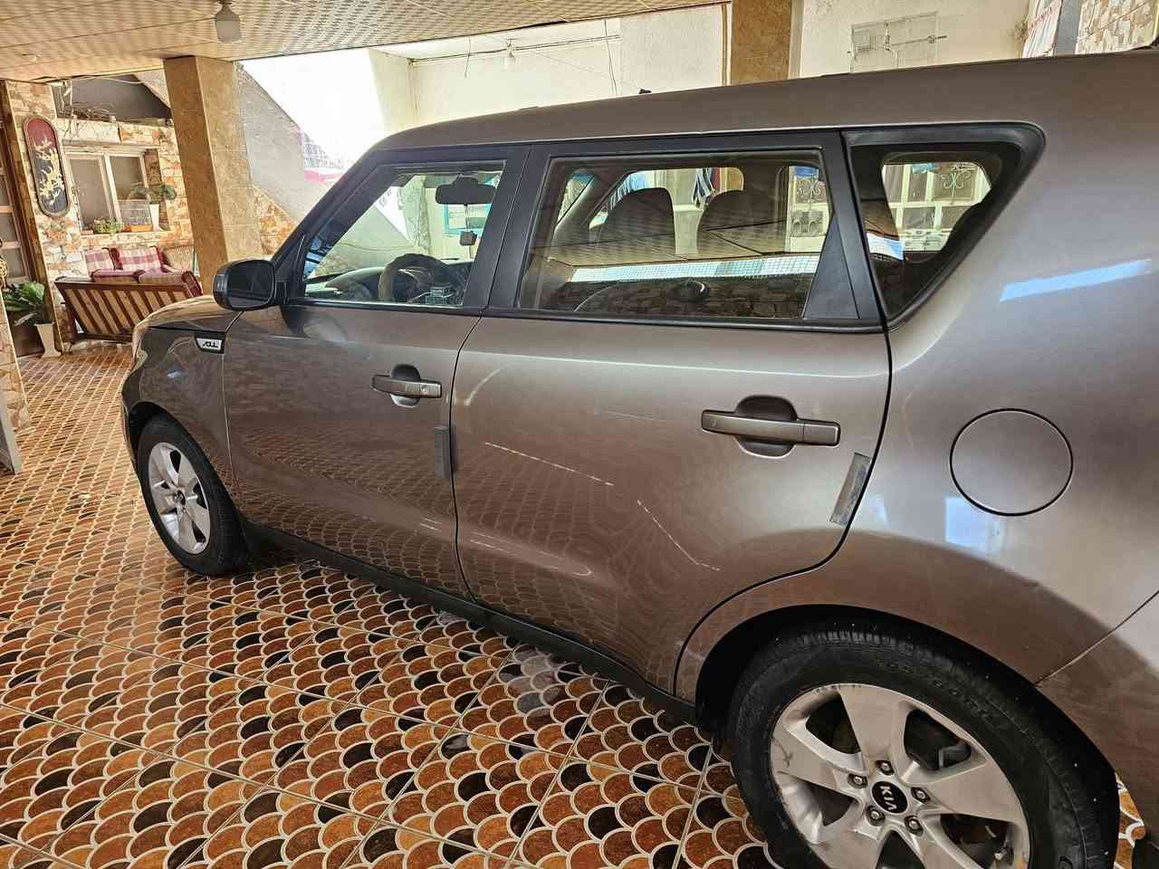 السلام عليكم كيا صول للبيع موديل 17  محرك كير صدر جيد تبريد ثلج رقم اربيل  سعر 10,000$ هاتف *********** مكان السياره  الديوانيه  دور الضباط  محرك 1600
