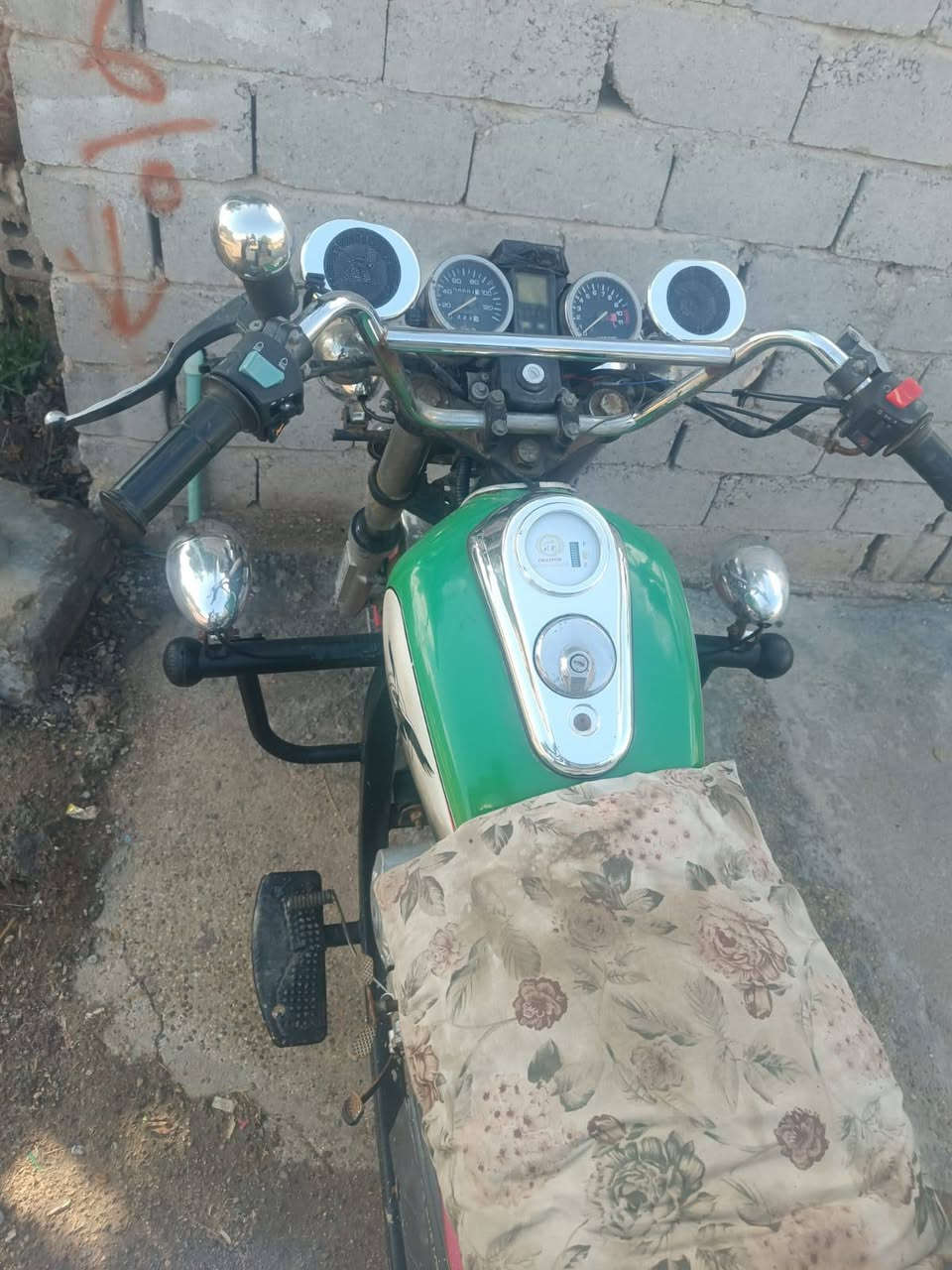 السلام عليكم عندي ستوت البيع 2023سعر 1900بابل حي العسكري شارع 80 رقم ***********
