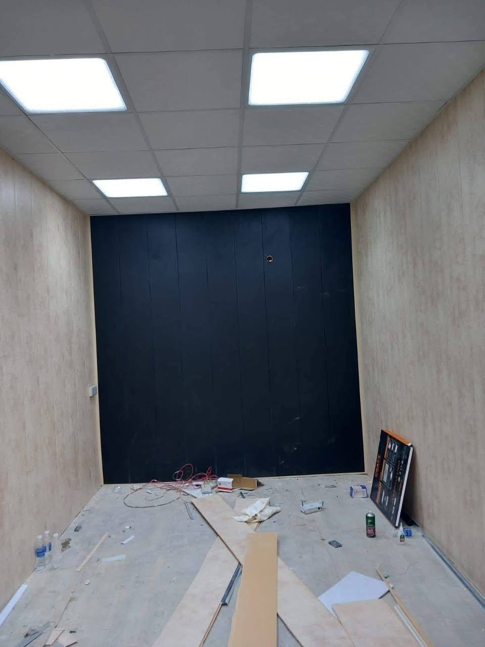 سلام عليكم عمل ديكورات جبس بورد سقوف ثانويه تغليف جدران بديل الرخام بديل الخشب بديل لشيبورد  بلقصد ولنقد اي استفسار يرجو مراسلت الصفحه او الاتصال عل رقم او واتساب ***********
