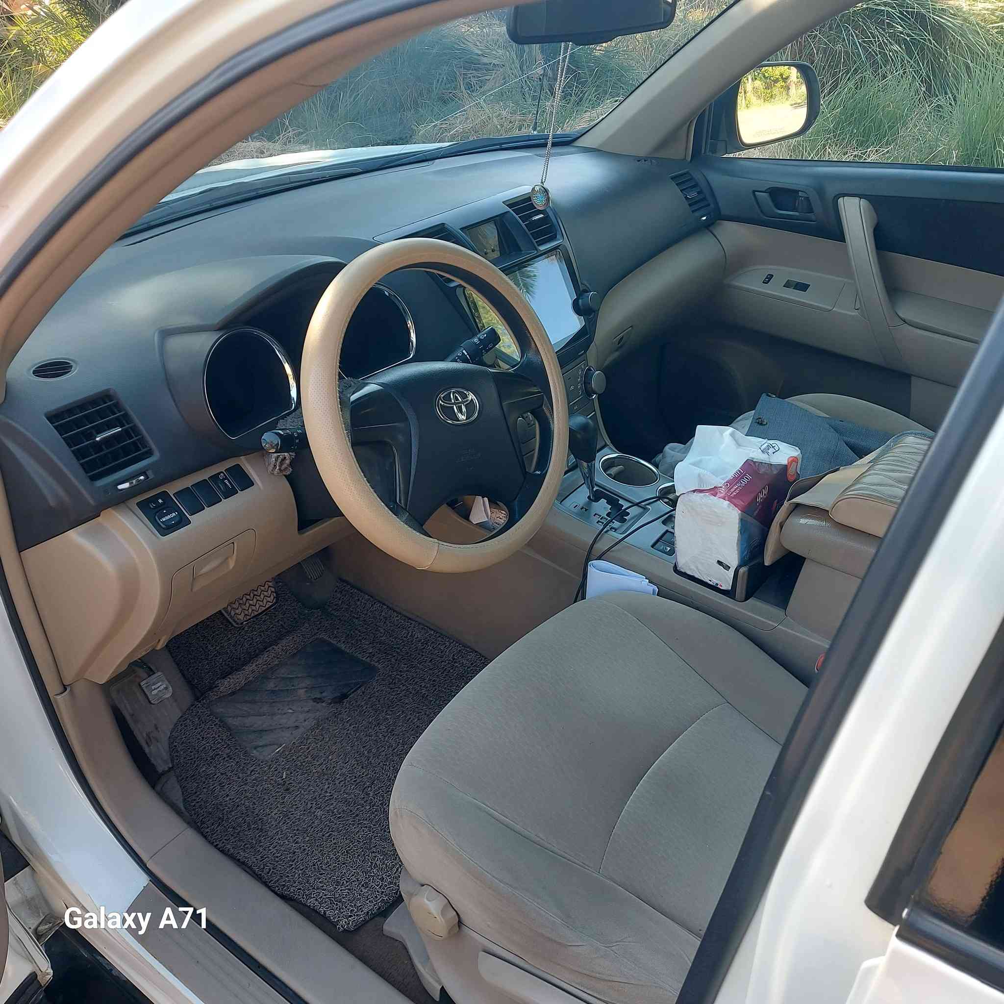 هايلندر ٢٠١٠باسمي سياره جديده مكفوله كلين دفع رباعي محرك ٦سلندر جاهزه ماتصرف عليه الف رقم بغداد/ ***********/السعر ٢٠٠ وبيه مجال
