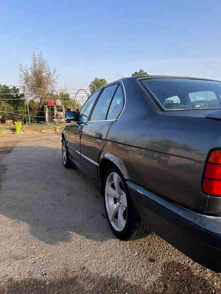 سلام عليكم
بي ام 525 

بلاد سنويه وبليته أصل 

محرك مفتوح كلهربايات كله شغاله 
كير مكينه بيه صوت رواجز بس من تشغل 
 حداديه 
خير من الله 

سعر 35ورقه وبيه مجال 

***********
