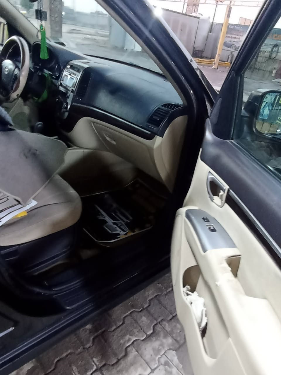 للبيع سنتافي مديل١٢وراد أمريكي كلين سياره بدون حادث أو صبغ رقم بغداد  محرك ٢٤٠٠دوش ٥راكب  سياره جاهزه مال بيت كير محرك  حداديه تبريد كله مكفول سياره احلي من صور 
مناقصها شي 
السعر ١٢٧وبيها مجال 
عنوان بابل ناحيه الامام  لاستفسار ***********
