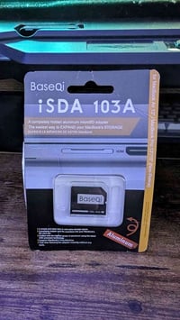 قارئ microSD • Base Qi • ماك بوك