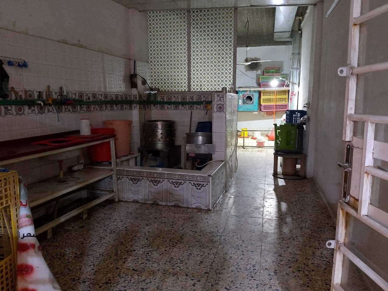 السلام عليكم محل للبيع العنوان كربلاء الجاير 
***********
