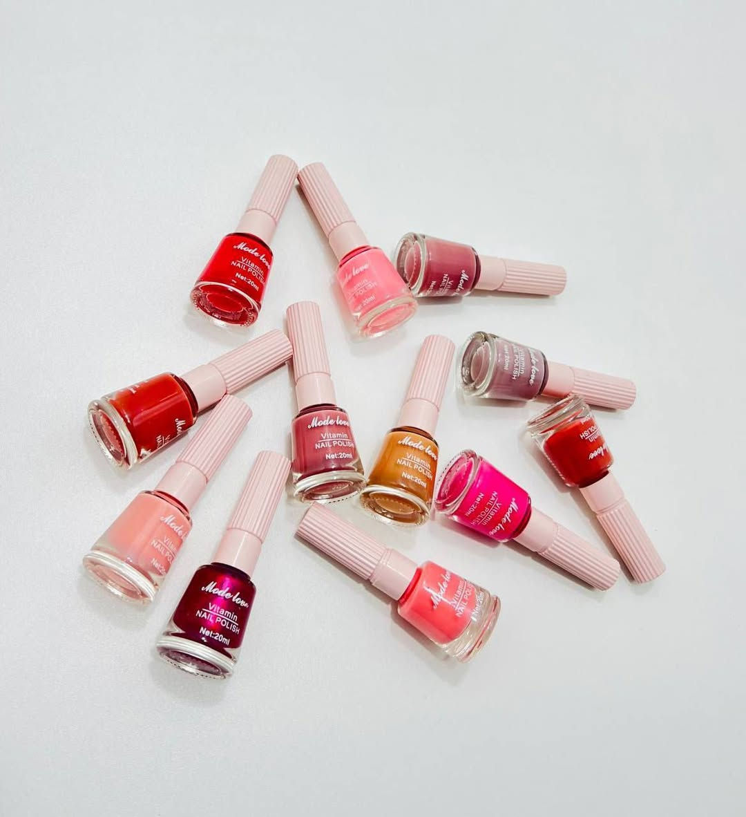 مجموعة من طلاء الأظافر بألوان مختلفة.
تتكون المجموعة من 12 زجاجة صغيرة.
تتراوح الألوان من الوردي الفاتح إلى الأحمر الداكن.
تتميز كل زجاجة بغطاء ذهبي اللون على شكل عقدة فراشة أنيقة.
يبدو أن طلاء الأظافر يتمتع بلمسة نهائية لامعة

 12 قطعه 
تحتوي على جنطة حافظه  للاضافر😍🔥

للحجز والاستفسار راسلينا خاص �
#صبغ_اضافر. #اكسبلور_العراق #تفاعل #عناية #جمال #بنات #اكسبلورexplore 
#فيسبوك_العراق #بنت_عراقية #مكياج #fyppppppppppppppppppppppp


**إذا كنت صاحب هذا الإعلان وتريد حذفه لأي سبب، رجاءا أرسل رسالة إلى الدعم الفني**