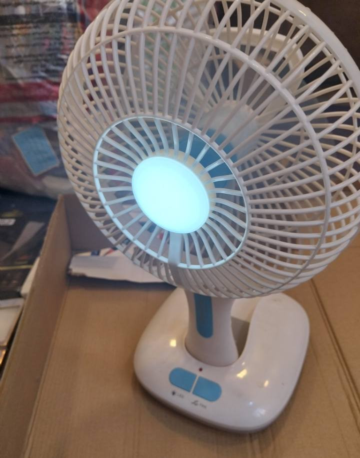 تحياتي للادمن المحترم عندي ماركه KAMISAFE نضام ٣ سرع دكمه تزيد وتنقص وبيهه ضوه وزنه ثكيل قطعه اصليه تطبك وتنكبس ترهم اماكن ضيقه حته بسياره تكدر تخليه بل مكتب قطعه اصليه ومرتبه وسعرهه فقط ب12 بلاش


**إذا كنت صاحب هذا الإعلان وتريد حذفه لأي سبب، رجاءا أرسل رسالة إلى الدعم الفني**