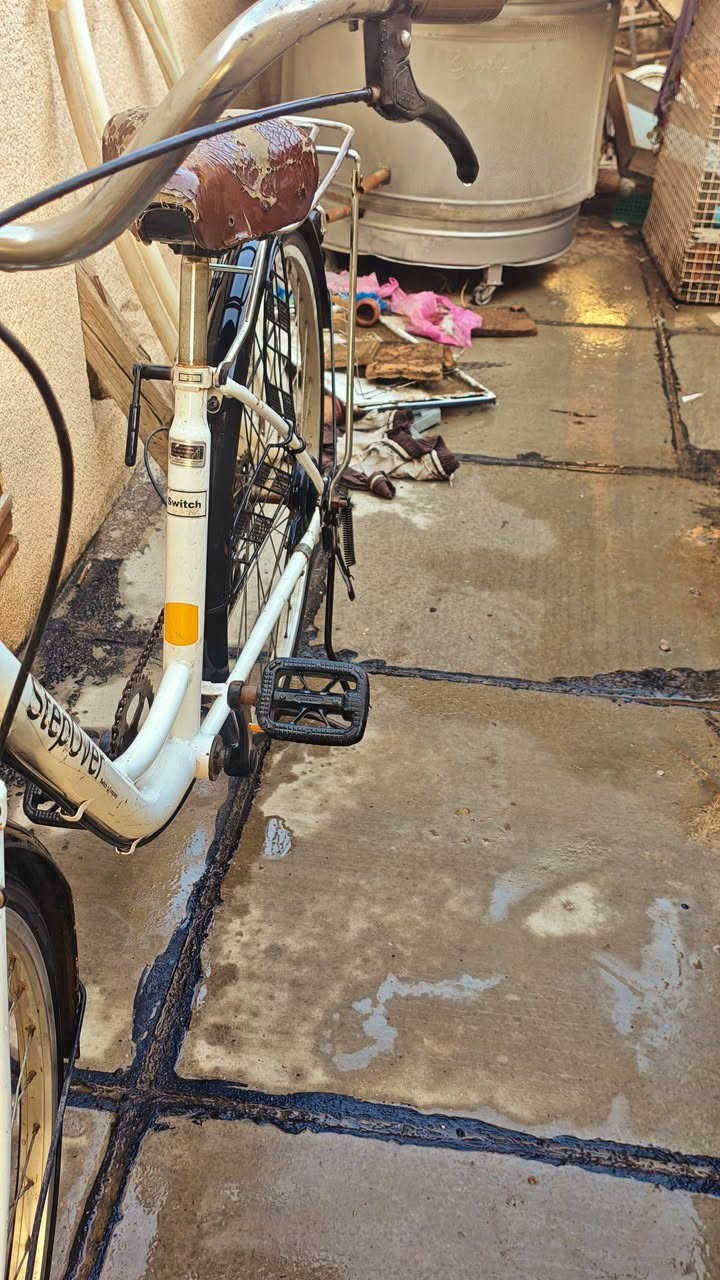 بايسكل بناتي ابيض السعر 60 المكان الشعب ***********
