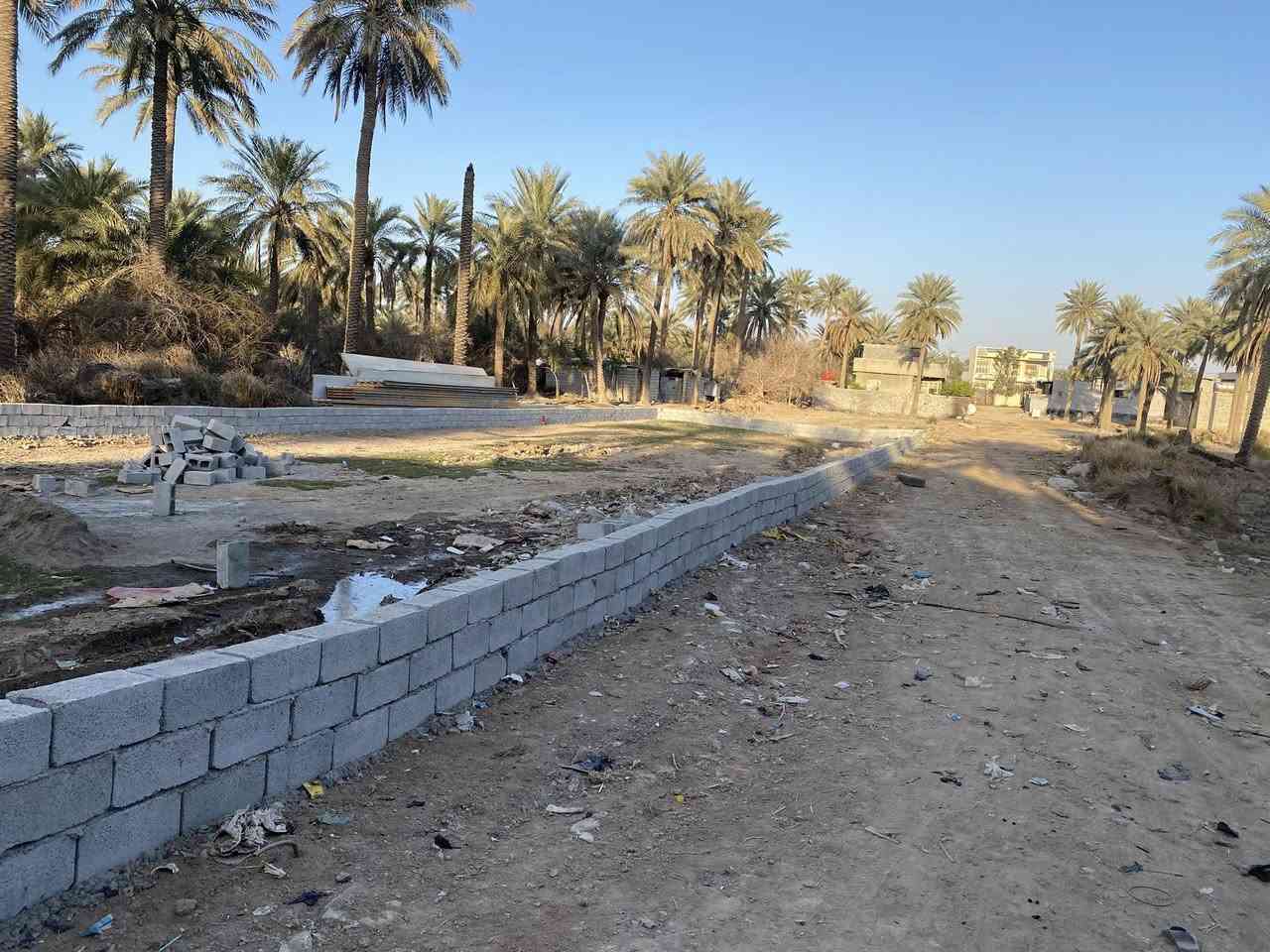 السلام وعليكم عندي قطعة 400 متر واجهية 28 ونص متر ونزال 14 تريد 200 لو 400 بكيفك مقابيل بعقوبة مقابيل حي المعلمين شارع منتزه الجديد نهايتة  يم جسر مشات  سند 25 كاتب عدل من صاحب سند خدمات كاملة 
***********
