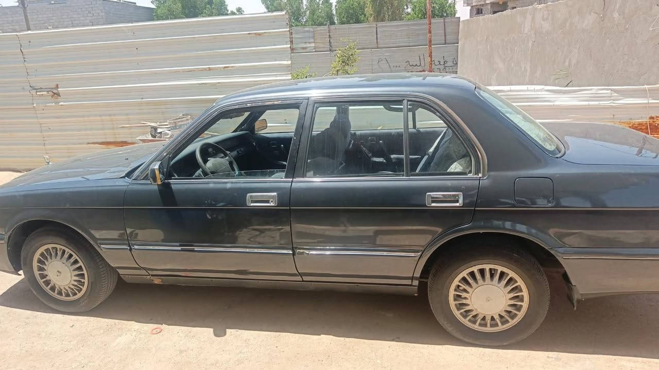 للبيع موديل ٩٤ جاهزه مكينه كير حداده طخم داير سياره نقص فقط تبريد صاحبها بلبصره سنويه ساقطه من ٢١ ٢٠٠ غرامه عليها امراوس بمحور كرستا أو مارك نفخ *********** بصره جزيره وسعر ٥٨
