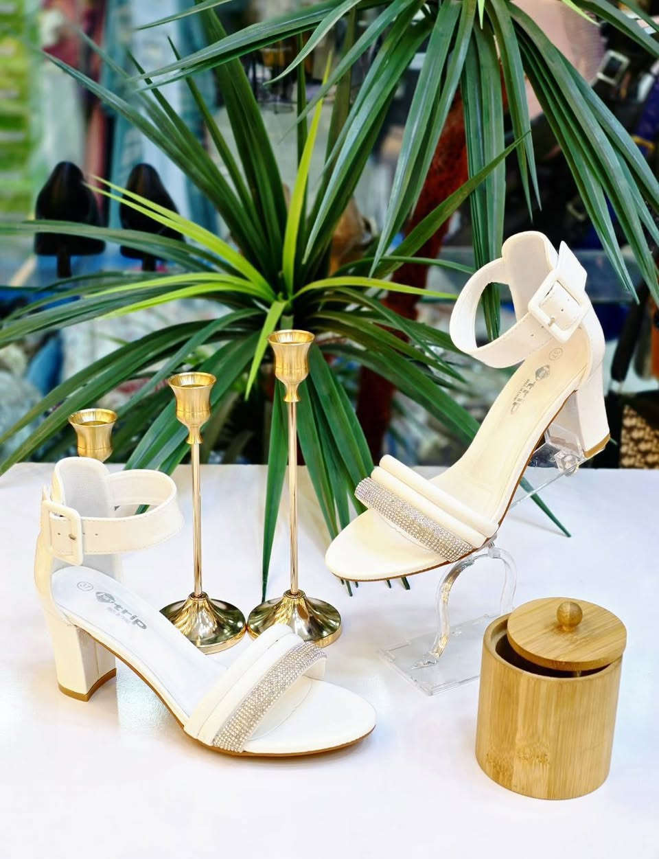 كعب ارتفاع 6 سم

37-38-39-40-41


**إذا كنت صاحب هذا الإعلان وتريد حذفه لأي سبب، رجاءا أرسل رسالة إلى الدعم الفني**