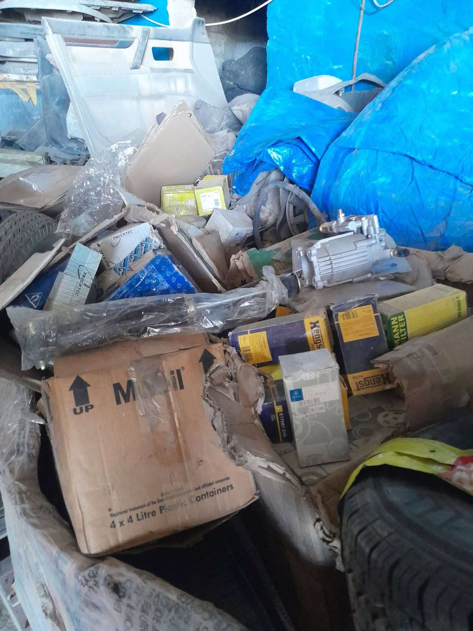 السلام عليكم  عندي سكينة ادوات مرسيدس للبيع جملة و مفرد  العنوان مقابل المستشفى  البناني  بالقرب من بسماية هاتف *********** بية وتس اب خابر وتدلل
