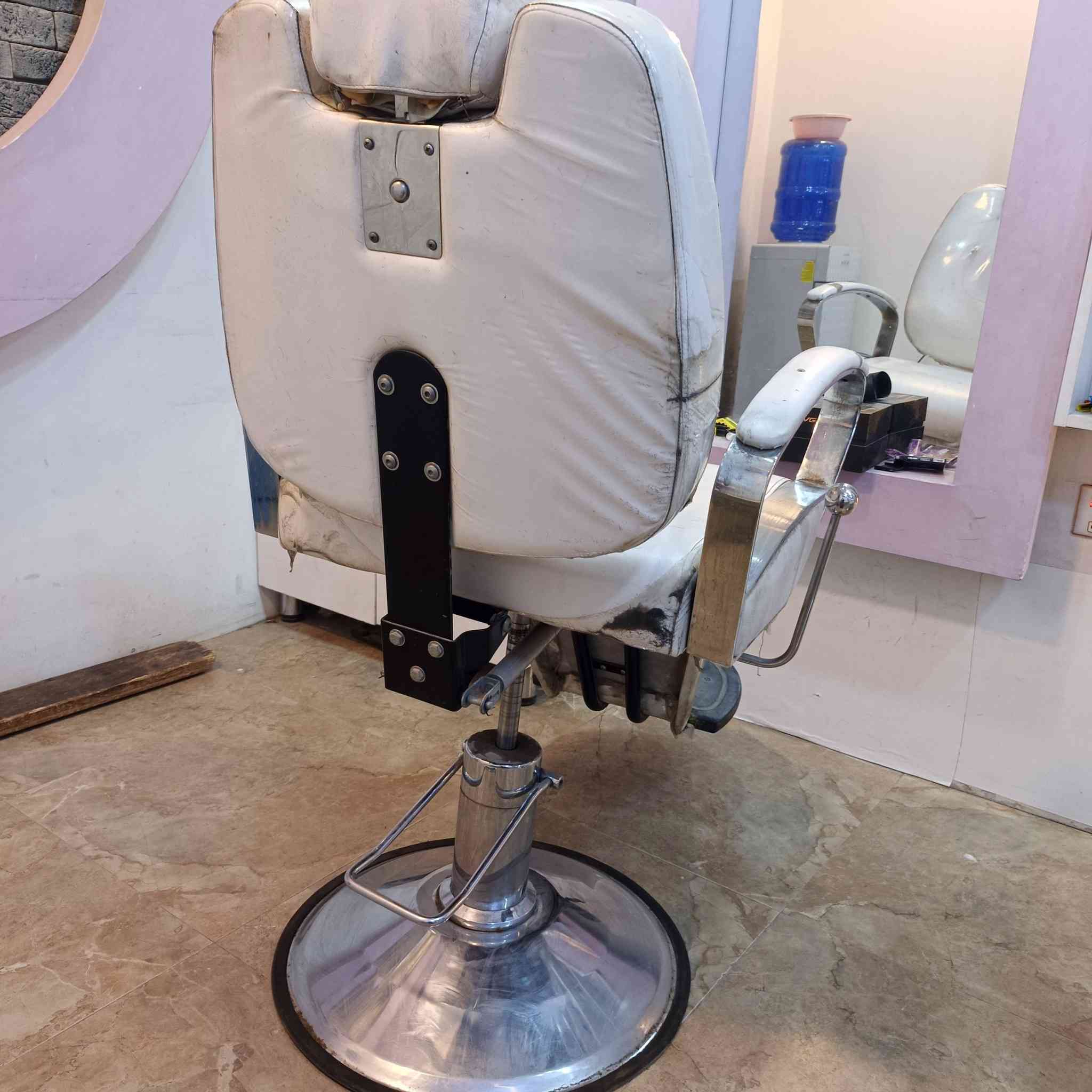 السلام عليكم كراسي ثنين للبيع
شغالات مامستعملات هواي نضيفات سعر الواحد ١٧٠ ألف للاستفسار أكثر الاتصال ع الرقم أو مراسلة الصفحة ***********
