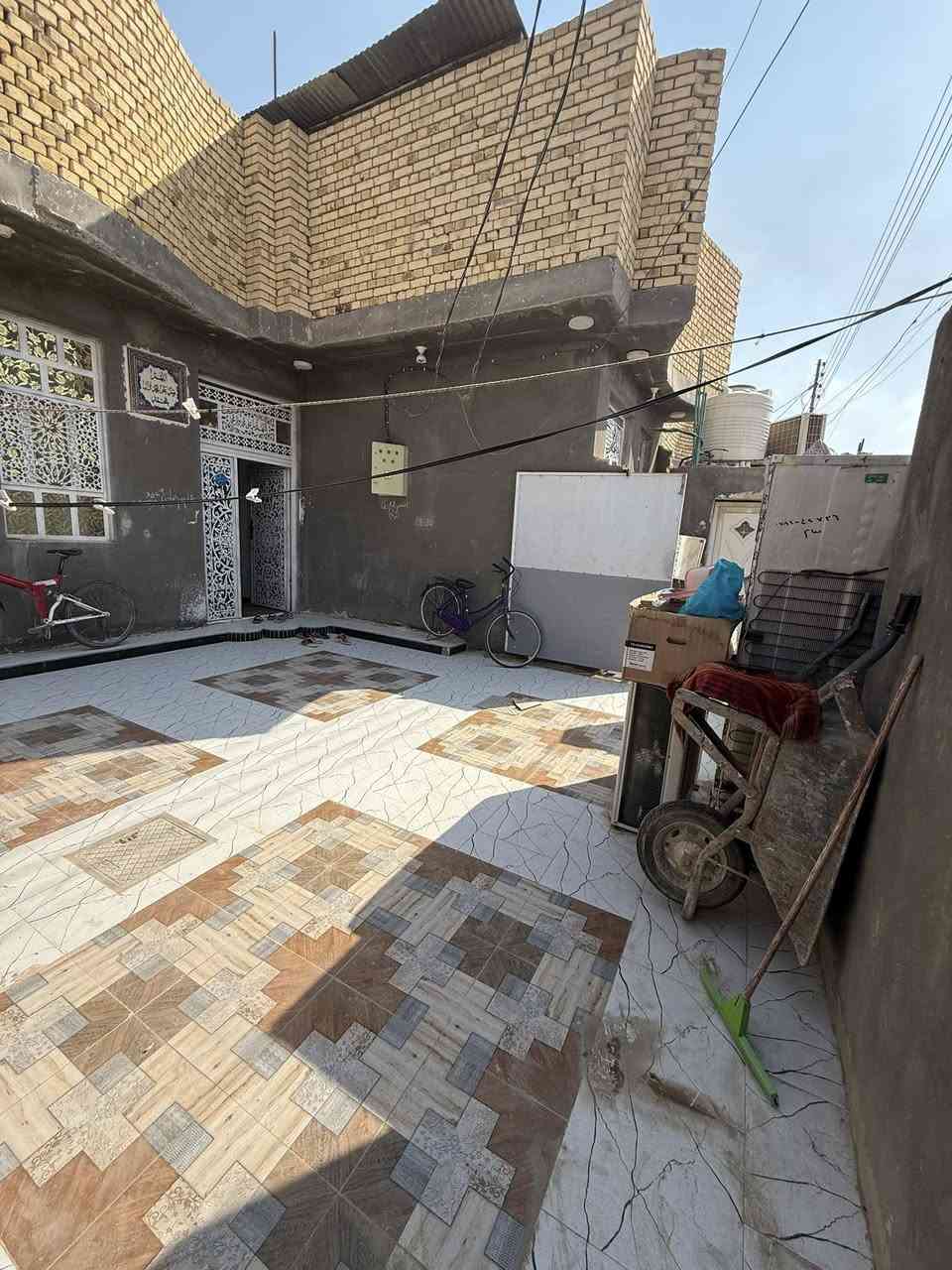 دار زراعي للبيع مساحه ٢٠٠م في منطقه الصخيين بعد جسر الحولي مقابيل طاقه يبعد عن شارع العام ١٠٠متر قريب جدا 
بناء طابوق وسقف كونكريت وأساس صب 
يتكون من استقبال وصحيات منفرده 
وصاله كبيره ومطبخ وغرفتين ومناور عدد٢وصحيات داخليه وخارجيه وكراج وستاره كامله بيت جديد ونضيف 
السعر خاص او اتصال بالأرقام التأليه 
خدمات ماء وكهرباء ومدارس 
للمزيد من المعلومات يمكنكم التواصل معنا 
على صفحة الفيس بوك ( الامل للعقار) 
او الاتصال على الرقم التالي ***********
للمزيد من العروض على الفيس بك 
https://www.facebook.com/profile.php?id=100087963616783&mibextid=2JQ9oc

للمزيد من العروض على حسابنا التيليجرام (الامل للعقار)
https://t.me/ameralkabe

للمزيد من العروض على حسابنا الواتساب (الامل للعقار)
https://chat.whatsapp.com/GRFrcEXw0J88CVE83bhb8v
