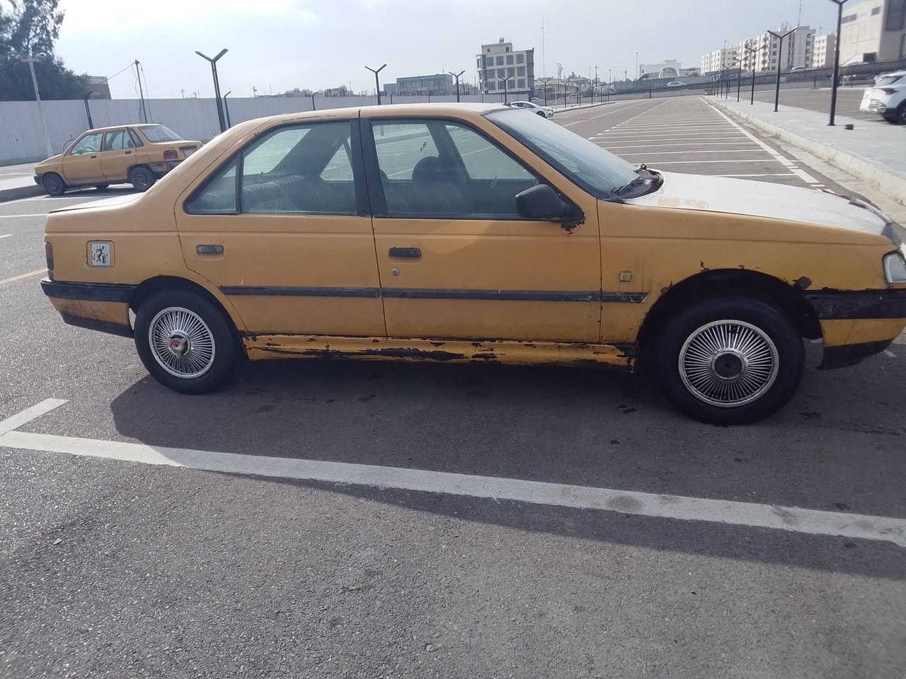 سلام عليكم سياره بيجو 405 مديل 10سياره خير من الله كير محرك جديد سنويه ضايع بيه كتاب  وسنويه تفاصيل سعره 12 ومراوس ***********
