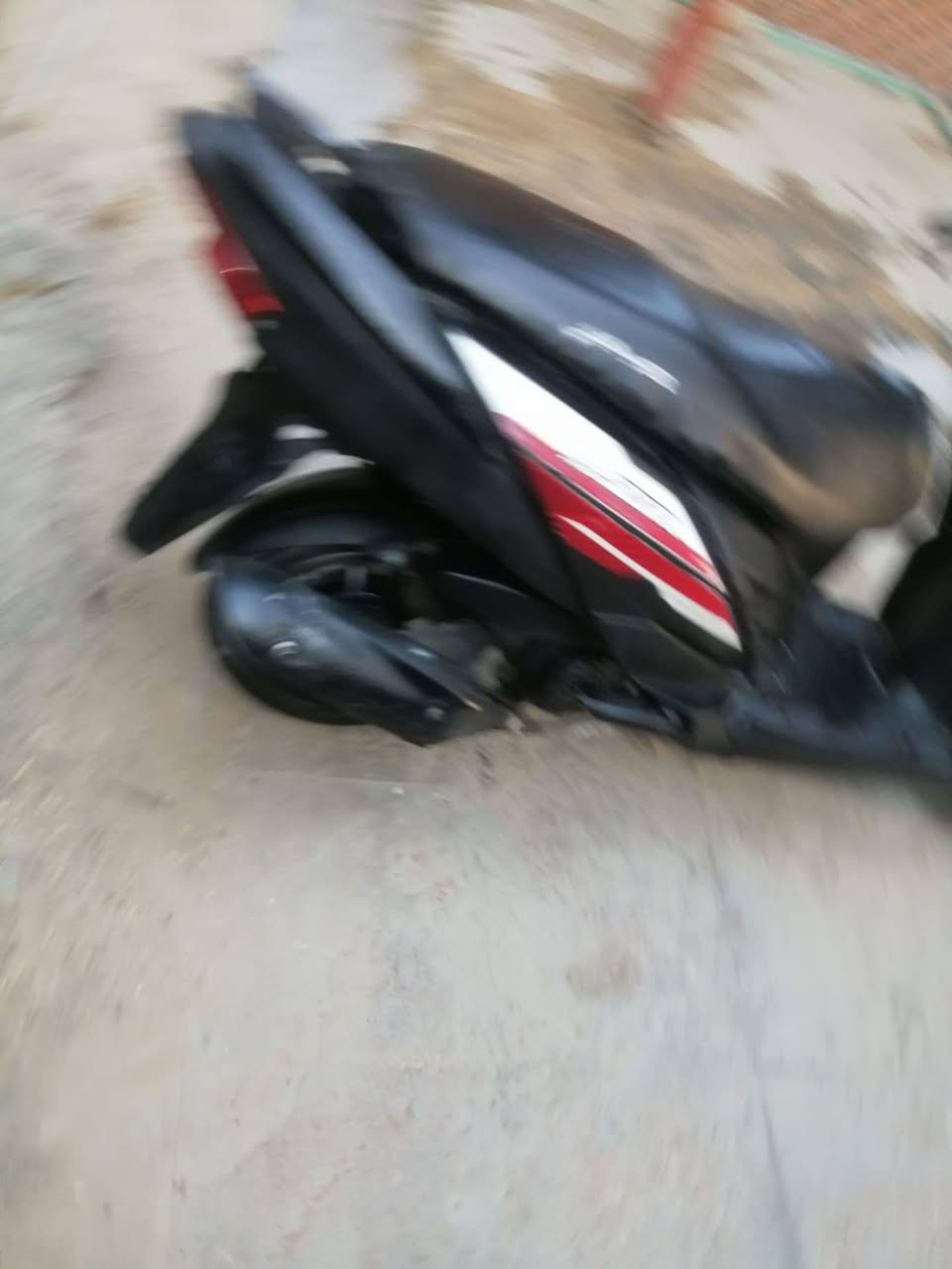 موديل ١٩ دراجه سعرها ٤٠٠ وبيها مجال كابريته جديده صارله يومين وباتري جديد تشتغل هندر ***********

