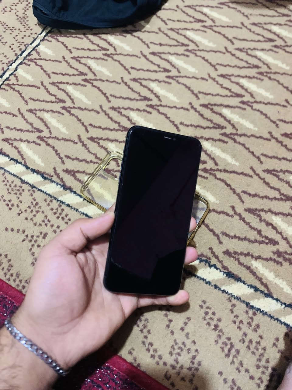 ايفون ١١ برو ماكس ذ 64 بطاريه ٨١ جهاز مبدل شاشه نوعيه جيده الوان سلاسه وضهر مفطور سماعه الفوك تشكل جهاز كله شغال وطبيعي س 175 قفل ميعجبك اعبر منشور مكاني بغداد زعفرانيه :***********
