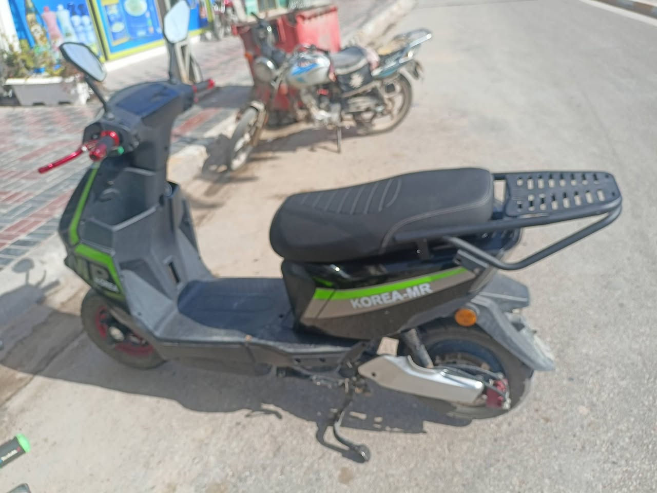 سكنز كوري شحن للبيع
ستخدام قليل بطارات بحاله جيده 
السعر 750 وبيها مجال 
***********
