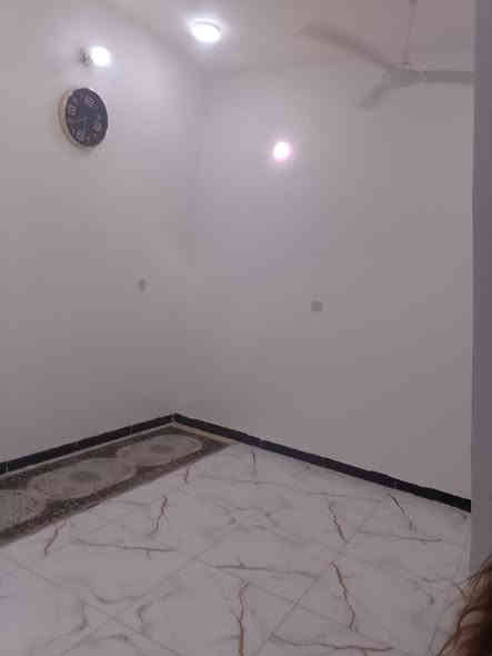 السلام عليكم/بيت زراعي مساحة 100 متر سند 25 مشمول بالتطويب بناء حديث درجة اولى غرفة وصالة ومطبخ حار وبارد وبراني وصحيات خارجية وداخلية مجمع المصطفى قرب دور النسيج السعر 52 الاتصال على الرقم ***********
