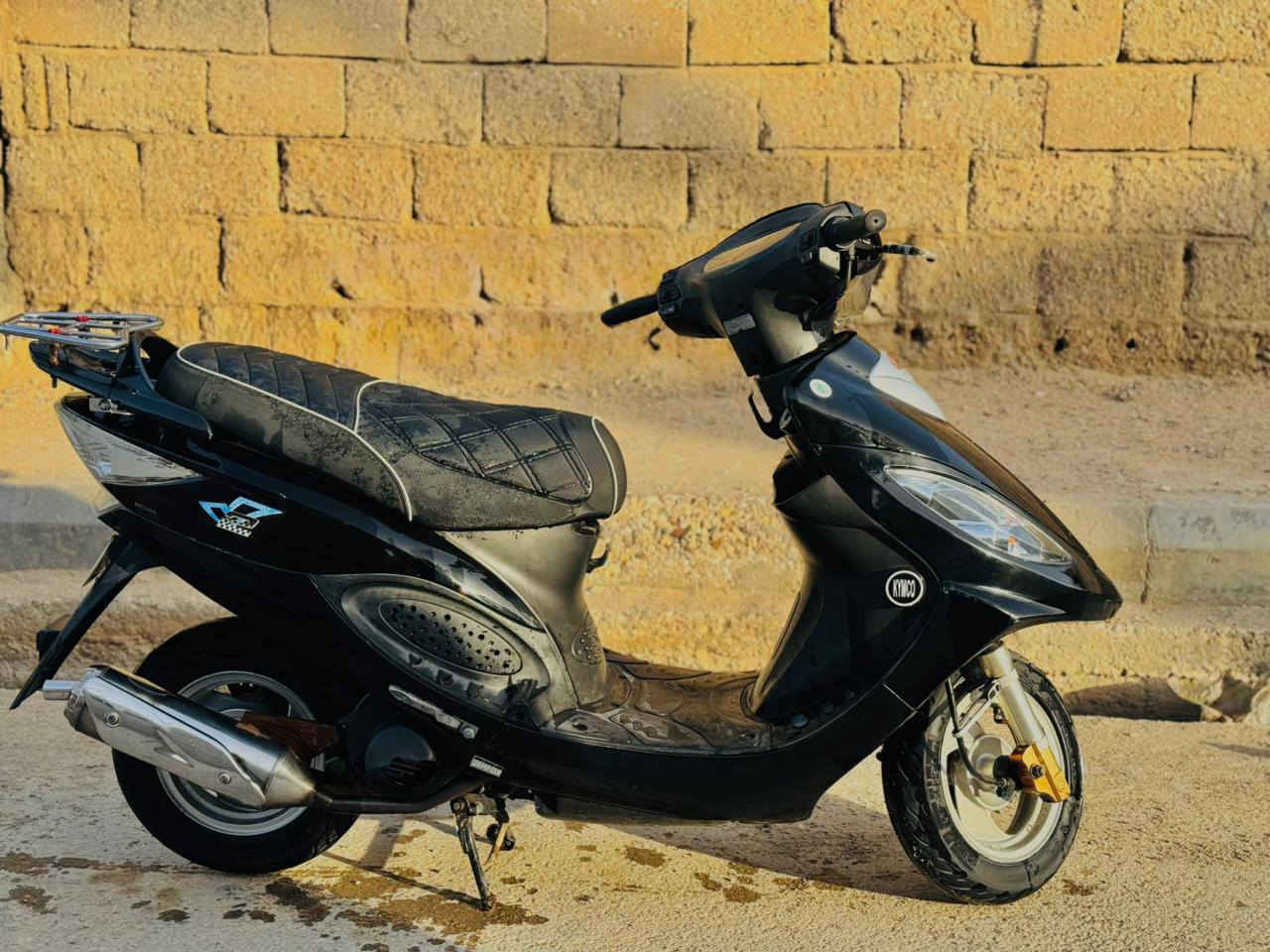 الجناي ويدور شي ممـيز 👇
كامكو v2 موديل 17  كفاله عامه وبحالة الوكاله  مكاني ناصريه  دواية 
الدراجه متعوب عليه  ومزوده  كشن رياضي +كزوز +دبلات +لايت زنون  كلش هواي  شغلات اضافيه 
شراي يتصل ***********
