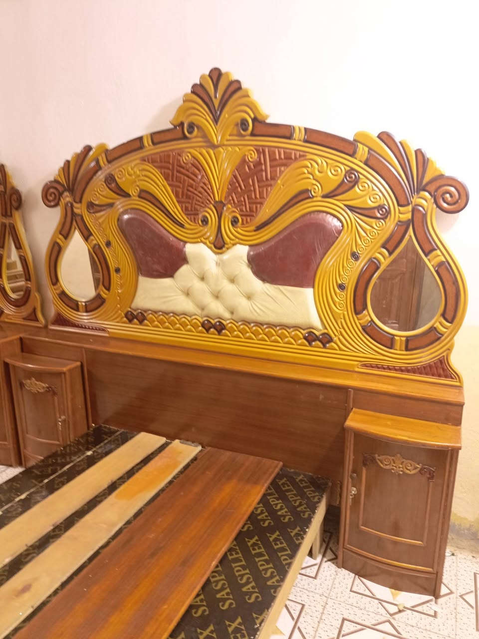 غرفه ترهم للزواج  5 ابواب الكنتور مفصل زاوية كنتوريه
لظهر جرجوبه براغي التخت بالوك اسود مكان قضاء القاسم 

لرقم *********** سعر خاص توصيل لايوجد
