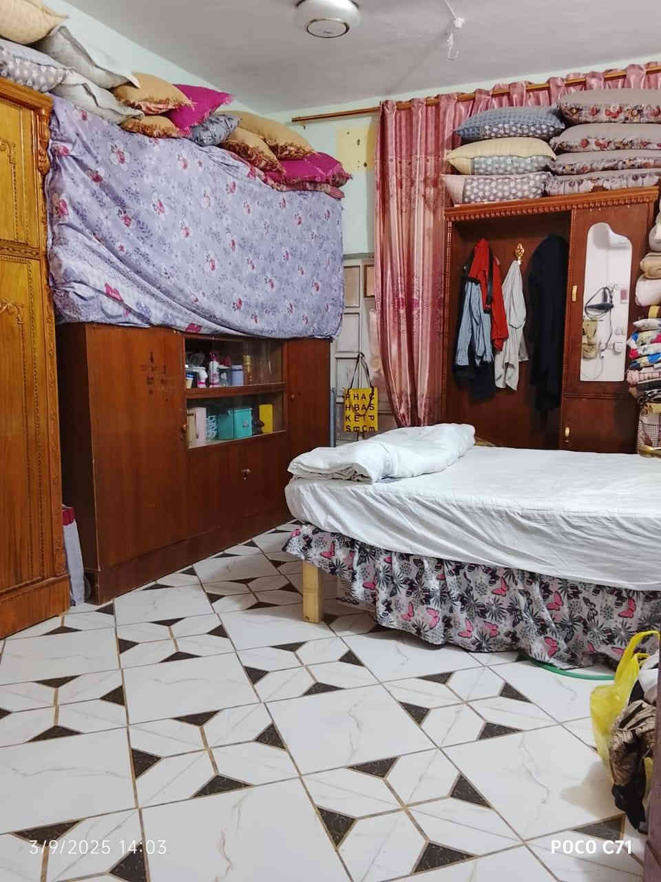 السلام عليكم. 
الدار للبيع !
طابو صرف متوفر كامل الخدمات ماء كهرباء مدارس محلات تبليط بل باب العنوان حي العسكري ال3 ( شارع ثلاثين)  متوفر غرفتين وصاله ومطبخ ع صاله وحمامات خارجيه وطارمه ومناور 2 

السعر 60وبي مجال 

١١٥ متر 

 #محافظه #الديوانية
 
للاستفسار :- ***********
