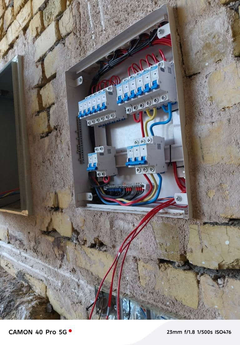 ﻛﻬﺮﺑﺎﺋﻲ ﻣﻨﺎزل / بأسعار مناسبه
1_ ﺗﺄﺳﻴﺲ ﻛﻬﺮﺑﺎء بوري / سيمنز  
2_ ﺗﺠﺪﻳﺪ اﻟﺘﺄﺳﻴﺲ اﻟﻘﺪﻳﻢ  
3_صيانة جميع أعطال الكهرباء
*********** / ميسان العمارة
