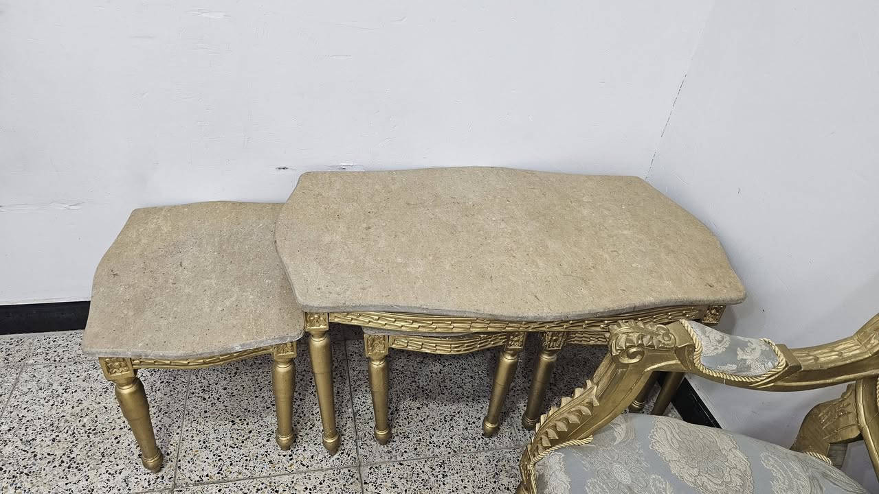 السلام عليكم
متوفر عندي تخم بسيوني شغل مصري للبيع نضيف 
متكون من 2 قنفه و 4 كراسي 
و ميز واحد كبير و 4 طبلات

هذا رقمي موجود بي واتستاب
***********

العنوان بغداد منطقه الشرطة الخامسه
