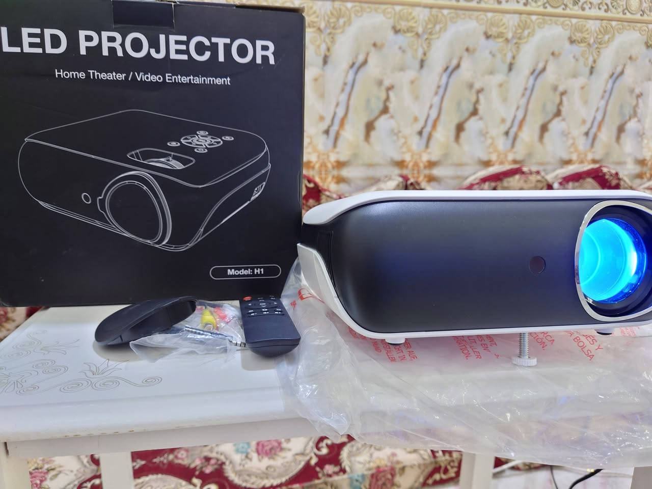 🎥 للبيع داتاشو Hopvision H1 
💰 السعر: 40,000 دينار فقط

إذا تريد داتاشو ممتاز للأفلام، الألعاب، أو العروض، فهذا خيار رائع مقابل السعر.

✅ المواصفات: 🔹 دقة عرض أصلية: Full HD 1920×1080 🔹 يدعم إدخال فيديو بدقة تصل إلى 4K 🔹 سطوع: 380 ANSI Lumens 🔹 نسبة تباين: 10000:1 🔹 حجم عرض من 40 إلى 200 إنج 🔹 عمر إضاءة يصل إلى 100,000 ساعة 🔹 سماعة مدمجة 🔹 منافذ: HDMI – USB – AV – منفذ سماعات 3.5mm

🎮 مناسب لتشغيل: ✅ بلايستيشن ✅ إكس بوكس ✅ الكمبيوتر واللابتوب ✅ الرسيفر وأجهزة البث عبر HDMI

📦 الجهاز بحالة ممتازة وجاهز للتجربة.

💰 السعر النهائي: 40,000 دينار

📩 للاستفسار أو الحجز راسلني على الخاص.


**إذا كنت صاحب هذا الإعلان وتريد حذفه لأي سبب، رجاءا أرسل رسالة إلى الدعم الفني**