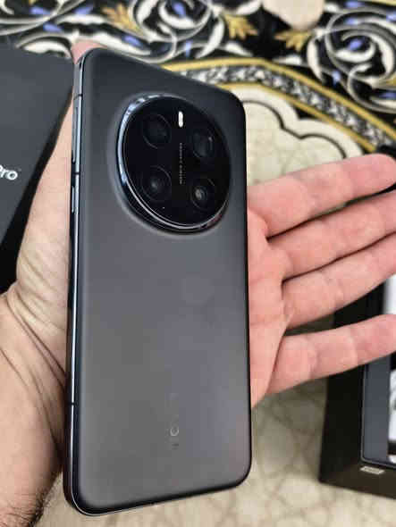 هونر ماجك 7 برو 
٥١٢ /١٢ 
نسخه عالميه 
ضمان الوكاله 
استخدام ٥ اشهر نظافه ٩٥ ٪
ملحقاته كامله 
بغداد الكرخ 
٨٤٥ الف وبي مجال كلش قليل 
***********
يوجد توصيل
