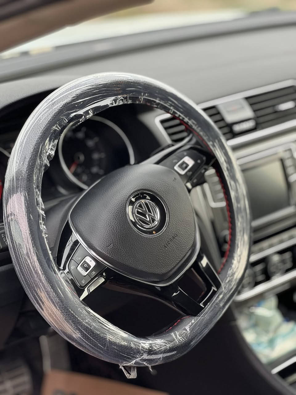 باسات r line 2018 
كلين  سفر شركة هارلم 
مكانين صغار بيها pdr 
سيارة كلش جديدة سيرفس كامل دينا مصرف مابيها 
سعر ١٧٣ وبيها مجال 
***********
***********
