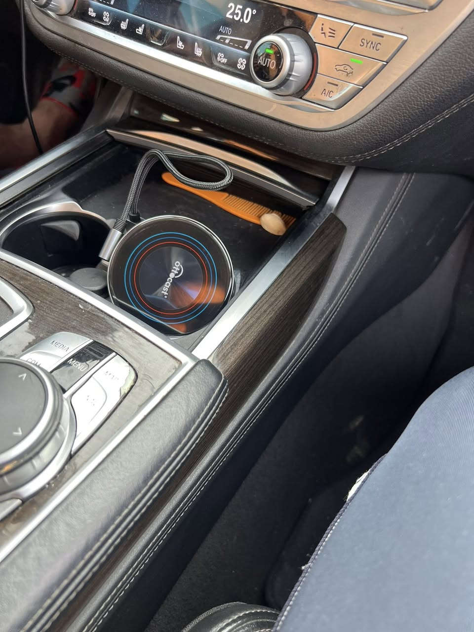 كار بلي ( يعرض يوتيوب وكافة التطبيقات)
كار بلي خاص لسيارات الBMW 

*يعرض يوتيوب 

*سوق بلي لتنزيل التطبيقات 

*نظام GPS

*ويز 

*نظام التشغيل حديث ومستمر بالتحديثات 

*ذاكرة 64 

*انارة RGB ع الجهاز 

*خاصية تقسيم الشاشة الى نصفين

*سهل الربط على السيارة

*يحتوي ع منفذ شريحة 

*يحتوي على منفذ رام اضافي 

*جديد غير مستخدم ( فقط فحص ) كامل الملحقات 

* شرط الفحص والتجربة 

السعر / 130 مع التوصيل


**إذا كنت صاحب هذا الإعلان وتريد حذفه لأي سبب، رجاءا أرسل رسالة إلى الدعم الفني**