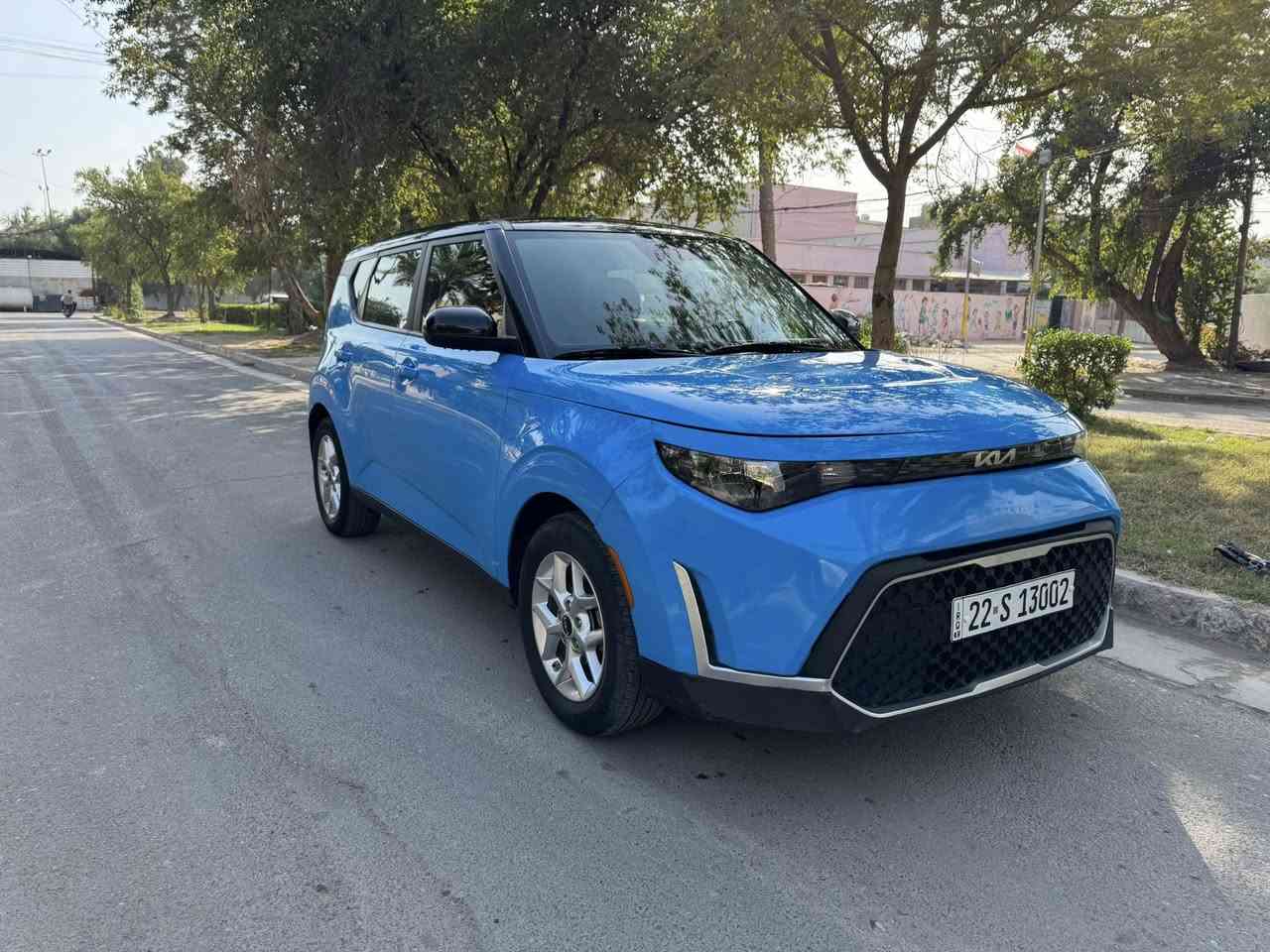 السلام عليكم
كيا صول موديل 23 لون مميز تو كلر ( قمارة اسود ) 
حادثها جاملغ امامي وبابتين . 
ماشية 35 الف ميل . 
مواصفات :- محرك 2000 دوش ، بصمة ، تشغيل عن بعد ، شاشة كبيرة ابل كاربلي ، كاميرا خلفية ، رادار امامي وخلفي وجانبي ، مانع توقف ، نقاط عمياء ، 3 انظمة قيادة ، اوتو ستوب ( اطفاء ذاتي ) ، مانع تزحلق ، مثبت سرعة ، ويل كب  ، تبريد شاشة ، كشنات كهرباء ، وباقي مواصفات المعروفة … 
رقم اربيل جديد ( وكالة او تحويل ) . 
السعر :- 158$  وبيها مجال بسيط . 
مكان / بغداد . 
للاتصال / *********** .
