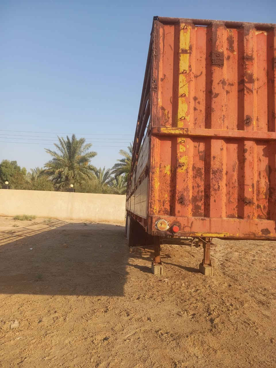 عربانه للبيع اوربيه محدده طول ١٣ و٦٠ ثلاث محاور دناكير ١٤ مربع الارضيه مفروشه بليت ابو ٣ السعر ٥٥ ورقه مكانه الرمادي للاستفسار الاتصال ***********  :  ***********
