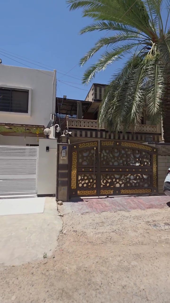 ✨ فرصة ذهبية في زيونة | دار سكنية واستثمارية للبيع ✨
​تعلن شركة مفاتيح الإنجاز للوساطة العقارية عن عرض عقار مميز بموقع استراتيجي في أرقى مناطق بغداد، يصلح كأرض للاستثمار (تفليش ) ويصلح للسكن ايضاً.
​📌 المواصفات العامة:
​الموقع: زيونة - محلة 718.
​المساحة: 231 متر مربع.
​الأبعاد: واجهة 9 متر × نزال 24 متر.
​التصميم: طابقين منفصلين بالكامل (كل طابق على حدة)، مما يتيح إمكانية السكن المستقل أو التأجير الاستثماري.
​🛋️ التفاصيل الداخلية للعقار:
​🔽 الطابق الأرضي:
​مطبخ متكامل بنظام (حار / بارد).
صالة.
​هول داخلي واسع.
​غرفة نوم (سويت مع حمام خاص) + خدمات إضافية.
​🔼 الطابق الثاني:
​صالة استقبال مريحة + مطبخ.
​غرفتي نوم (إحداهما سويت مع حمام خاص).
​خدمات متكاملة.
​📞 للمعاينة والاستفسار عن السعر:
​يسعدنا تواصلكم مع شركة مفاتيح الإنجاز للوساطة العقارية عبر الأرقام التالية:
​📱 ***********
​📱 ***********
​🔑 مع مفاتيح الإنجاز.. استثمارك دائماً في المكان الصحيح.
مفاتيح الانجاز للوساطة العقارية 
مفاتيح الانجاز للعقار

